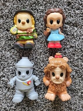The Wizard of Oz OOSHIES Collectable Figures Set of 4 Dorothy Tin Man Scarecrow